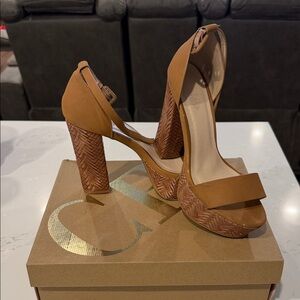 Charlotte Russe Women's Tan Platform Heels